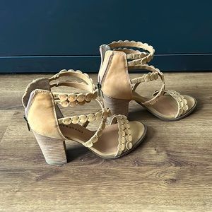Lucky Brand tan leather block heel sandals